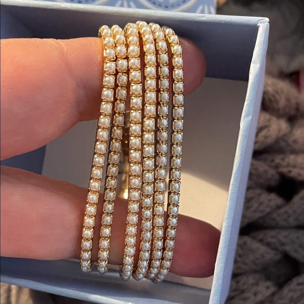 House of Harlow 1960 Gold and White Pearl Bracelet NWT Stretch
